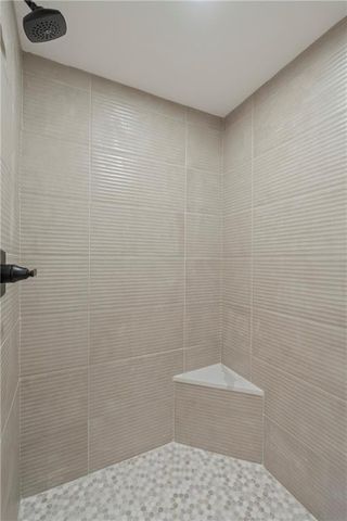 2008 NE Bluestone Drive, Lee's Summit, MO 64064