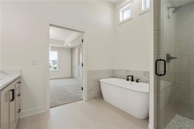 2008 NE Bluestone Drive, Lee's Summit, MO 64064