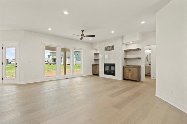 2008 NE Bluestone Drive, Lee's Summit, MO 64064