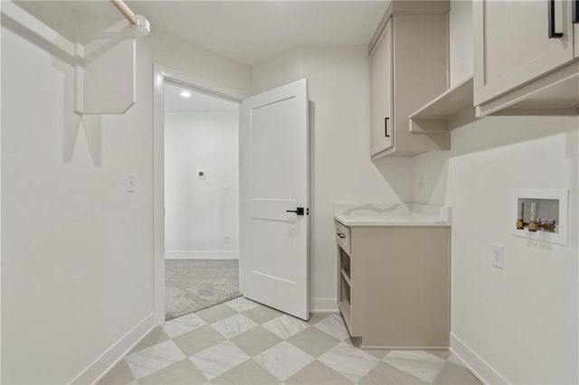 2008 NE Bluestone Drive, Lee's Summit, MO 64064