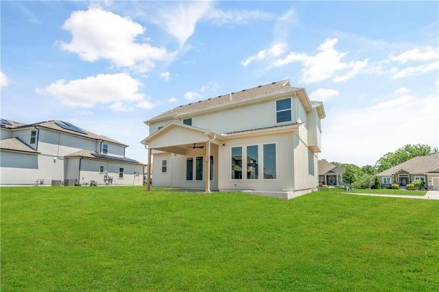 2008 NE Bluestone Drive, Lee's Summit, MO 64064