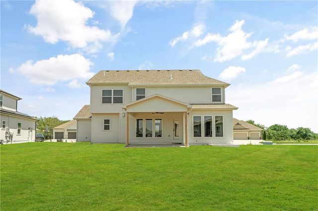 2008 NE Bluestone Drive, Lee's Summit, MO 64064