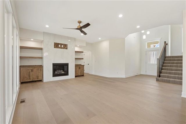 2008 NE Bluestone Drive, Lee's Summit, MO 64064