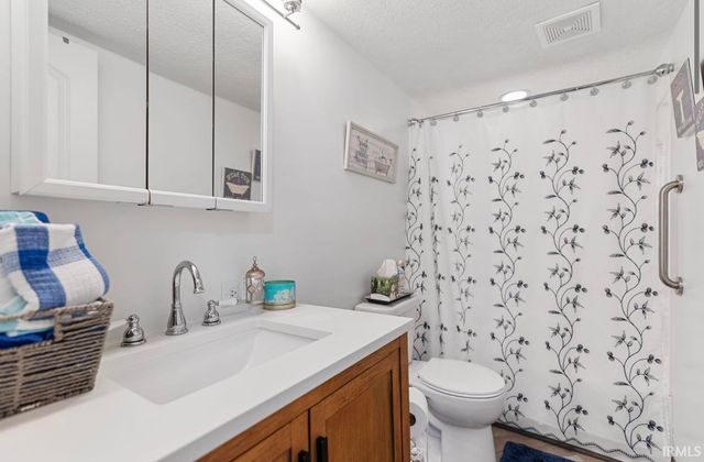 3395 W Crystal Lake Road, Warsaw, IN 46580