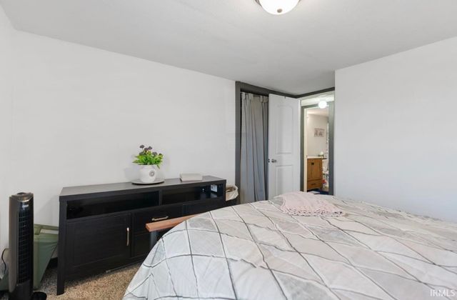 3395 W Crystal Lake Road, Warsaw, IN 46580