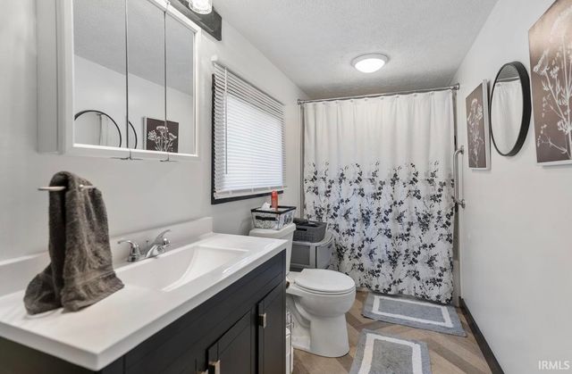 3395 W Crystal Lake Road, Warsaw, IN 46580