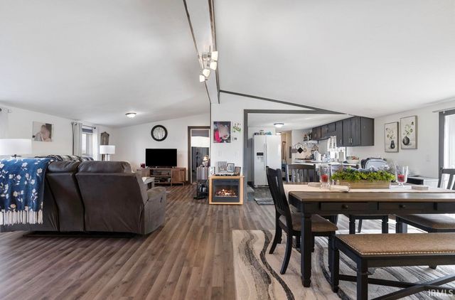 3395 W Crystal Lake Road, Warsaw, IN 46580