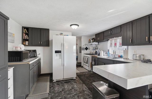 3395 W Crystal Lake Road, Warsaw, IN 46580