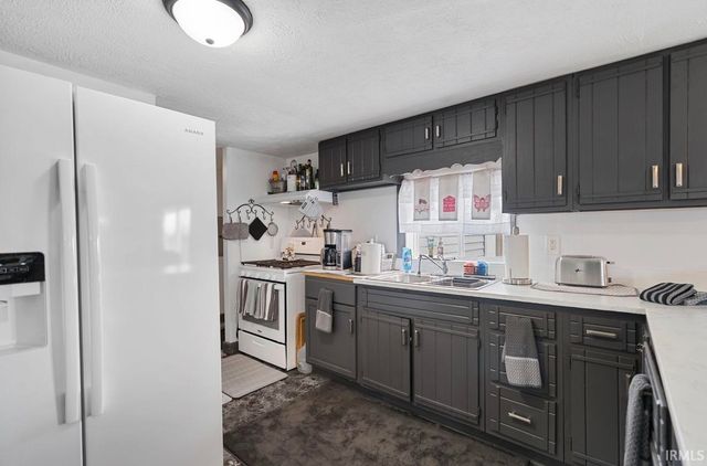 3395 W Crystal Lake Road, Warsaw, IN 46580