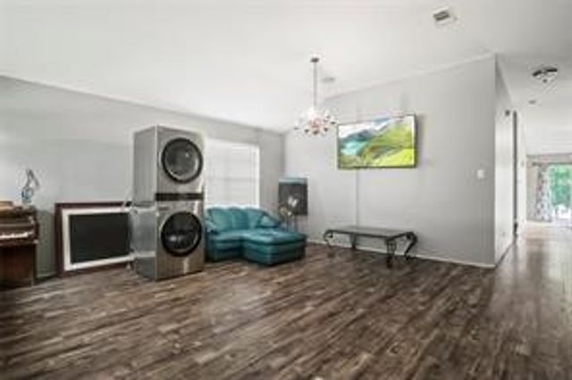 412 N Waterford Oaks Drive, Cedar Hill, TX 75104