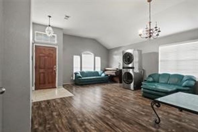 412 N Waterford Oaks Drive, Cedar Hill, TX 75104