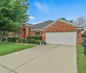 412 N Waterford Oaks Drive, Cedar Hill, TX 75104