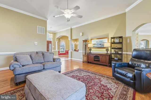 400 BEALL AVE, Luray, VA 22835