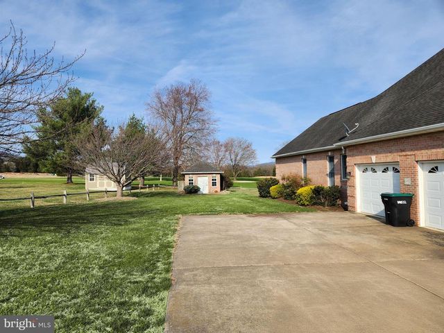 400 BEALL AVE, Luray, VA 22835