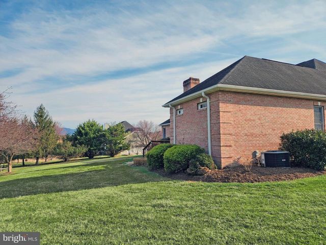 400 BEALL AVE, Luray, VA 22835