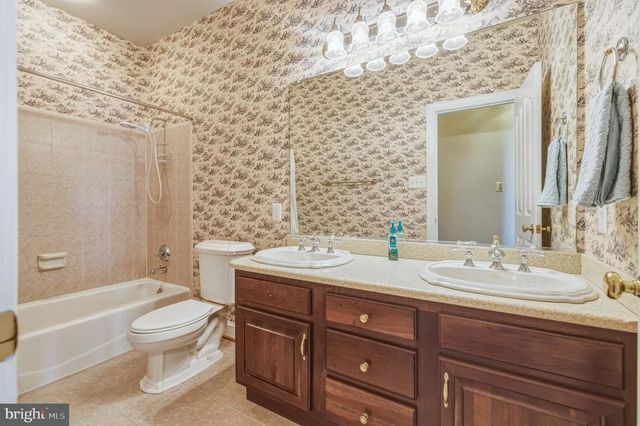 400 BEALL AVE, Luray, VA 22835