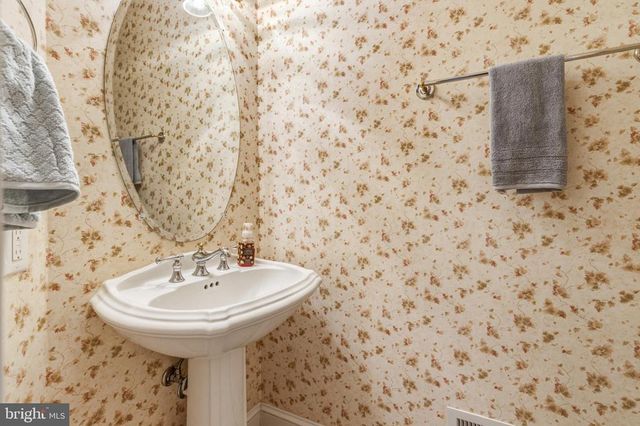 400 BEALL AVE, Luray, VA 22835