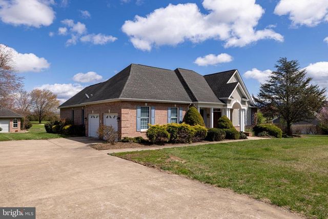 400 BEALL AVE, Luray, VA 22835