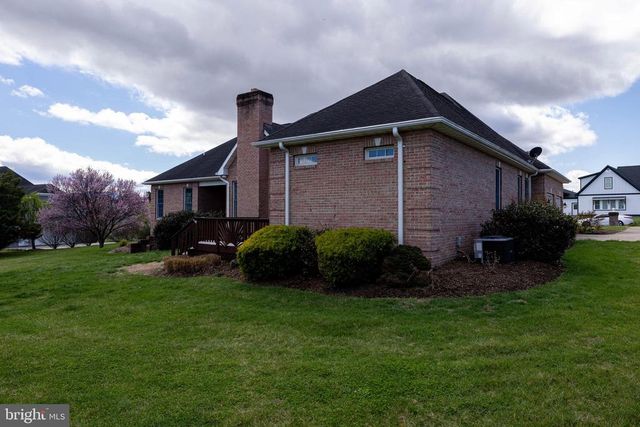 400 BEALL AVE, Luray, VA 22835