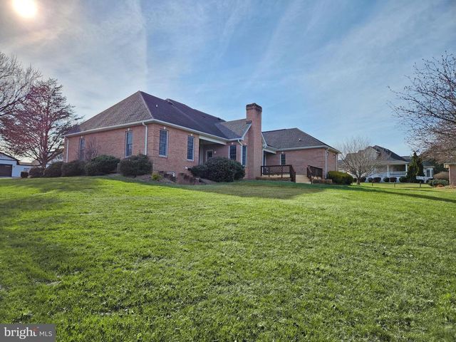 400 BEALL AVE, Luray, VA 22835