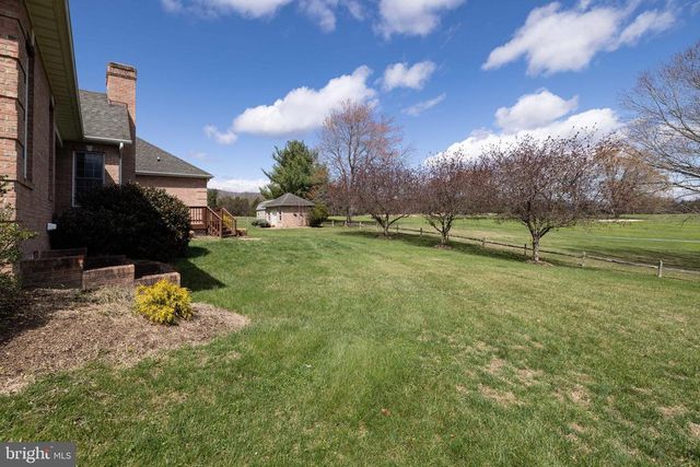 400 BEALL AVE, Luray, VA 22835