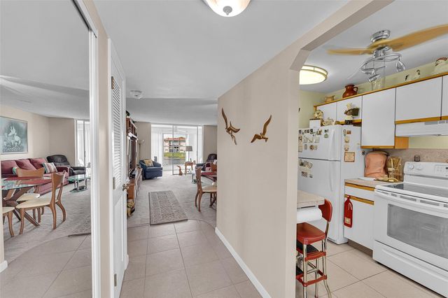 8880 Sunrise Lakes Blvd 209, Sunrise, FL 33322