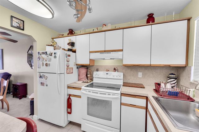 8880 Sunrise Lakes Blvd 209, Sunrise, FL 33322