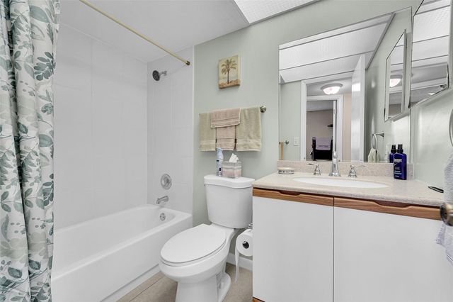 8880 Sunrise Lakes Blvd 209, Sunrise, FL 33322