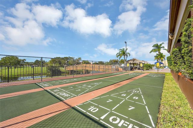 8880 Sunrise Lakes Blvd 209, Sunrise, FL 33322