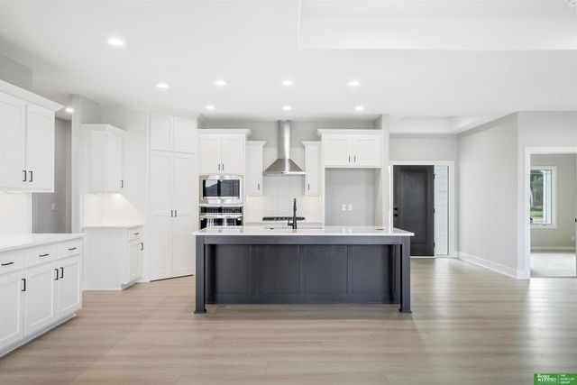 12358 Lake Vista Drive, Papillion, NE 68046
