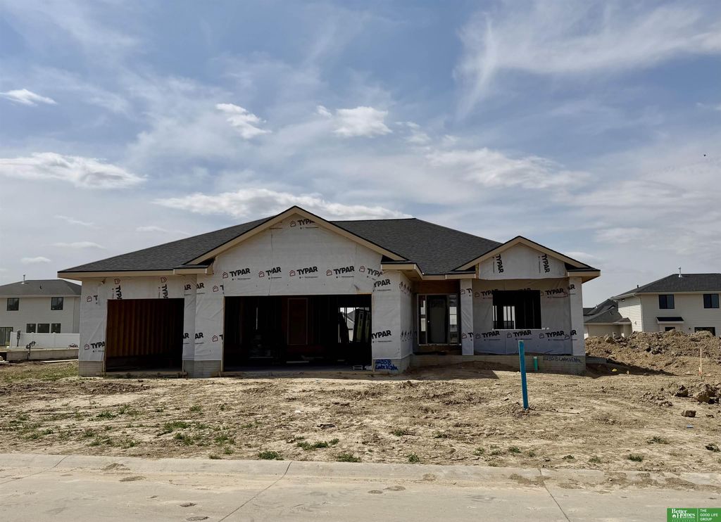 12358 Lake Vista Drive, Papillion, NE 68046
