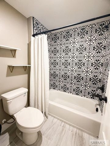 6560 E Crown Crescent, Ammon, ID 83406