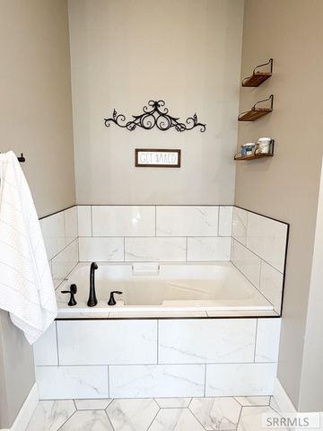 6560 E Crown Crescent, Ammon, ID 83406