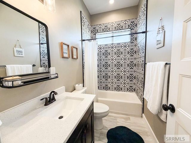 6560 E Crown Crescent, Ammon, ID 83406