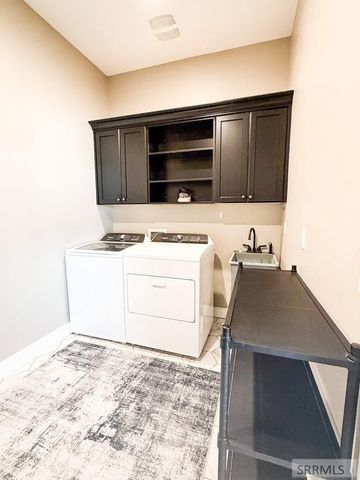 6560 E Crown Crescent, Ammon, ID 83406