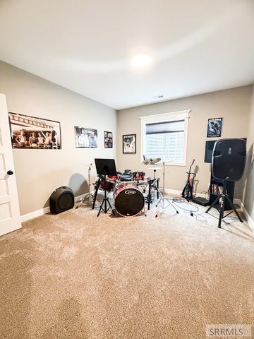 6560 E Crown Crescent, Ammon, ID 83406