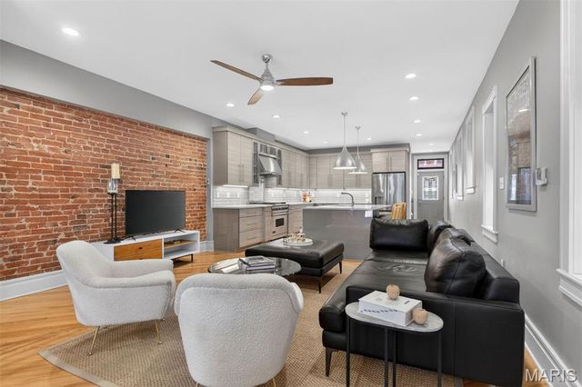 4214 Arsenal Street, St Louis, MO 63116