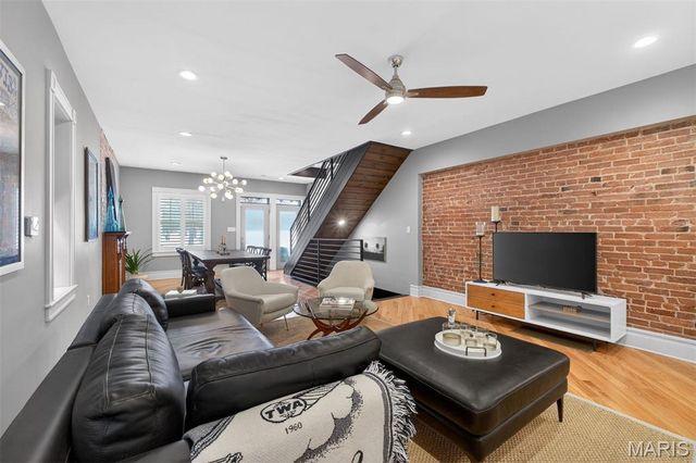 4214 Arsenal Street, St Louis, MO 63116