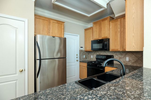8518 Cahill DR 36, Austin, TX 78729