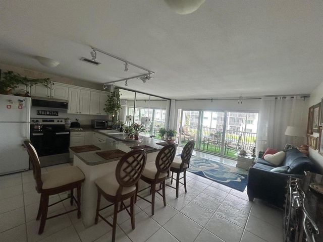 121 Wettaw Lane 214, North Palm Beach, FL 33408