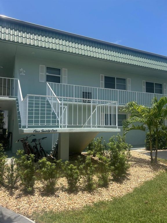 121 Wettaw Lane 214, North Palm Beach, FL 33408