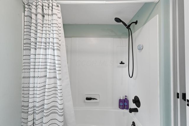 9955 Hounsdale Drive, Pickerington, OH 43147