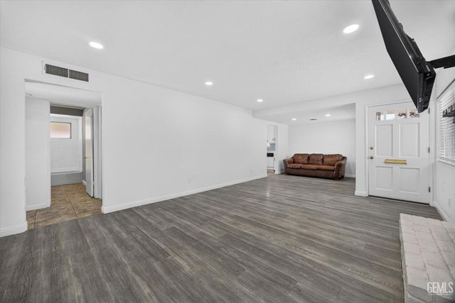 2108 Sherwood Avenue, Bakersfield, CA 93304