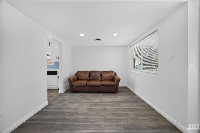 2108 Sherwood Avenue, Bakersfield, CA 93304