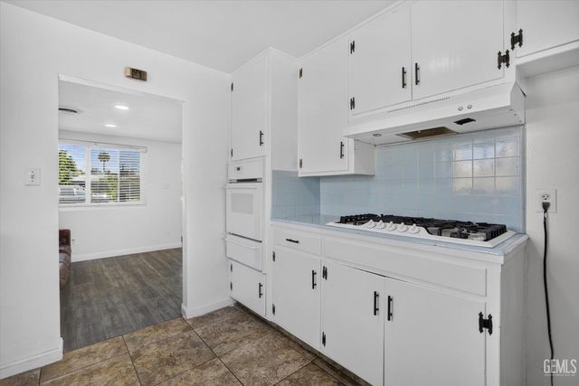 2108 Sherwood Avenue, Bakersfield, CA 93304