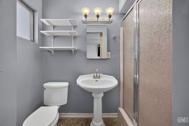 2108 Sherwood Avenue, Bakersfield, CA 93304