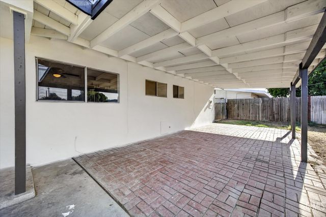 2108 Sherwood Avenue, Bakersfield, CA 93304