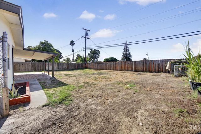 2108 Sherwood Avenue, Bakersfield, CA 93304