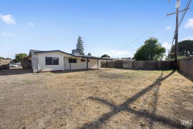 2108 Sherwood Avenue, Bakersfield, CA 93304