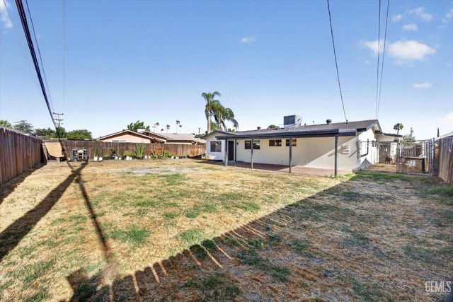 2108 Sherwood Avenue, Bakersfield, CA 93304